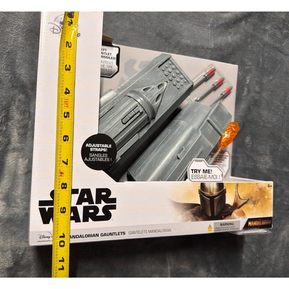 Disney Star Wars The Mandalorian Gauntlets Toy Light Up Sound Missile Fire NEW